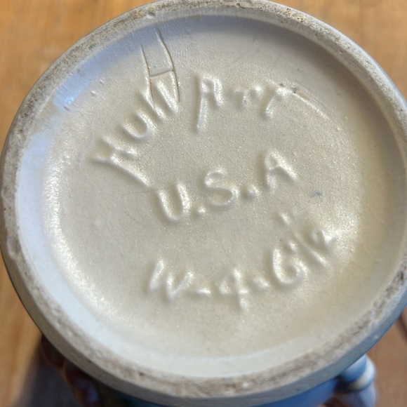 Vintage Hull Art Pottery W4 6 1/2" Wildower Vase - Picture 2 of 3